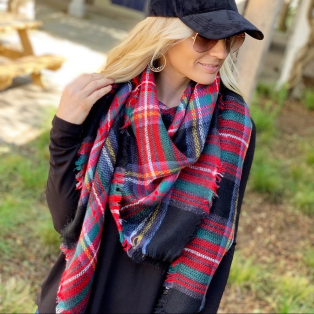 LAST ONE! Black Plaid Blanket Scarf - Picture 2 of 6